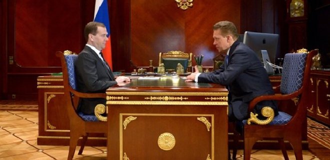 Медведев вводит для Украины предоплату за газ с 13 мая - Фото