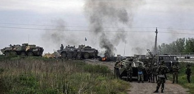Террористы под Краматорском убили шесть военных, уничтожен БТР  - Фото