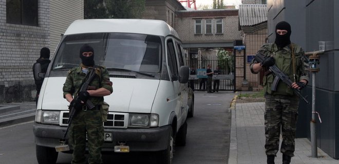 В Луганске террористы похитили директора школы  - Фото