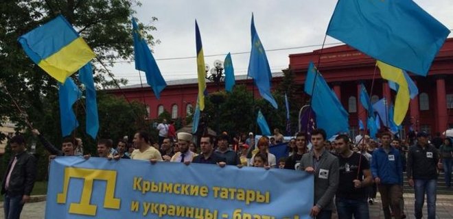 В Киеве почтили память жертв депортации татар из Крыма - Фото