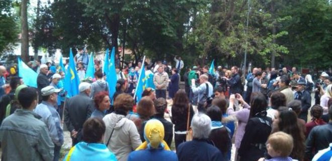 Татары направляются на митинг в сопровождении ОМОНа и вертолетов - Фото