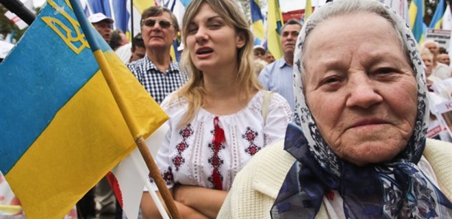 Украинцы доверяют церкви, армии и украинским СМИ - опрос - Фото