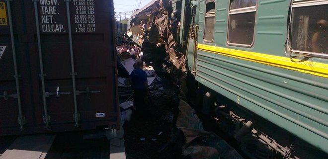 В Подмосковье столкнулись поезда, пять человек погибли - Фото
