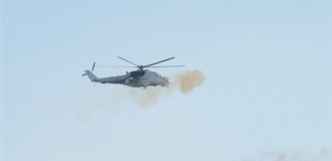 Террористы в центре Донецка обстреляли вертолет - Фото