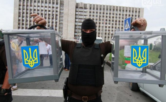 В центре Донецка сепаратисты ДНР уничтожили урны для голосования