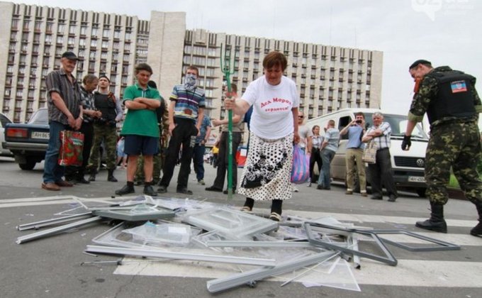 В центре Донецка сепаратисты ДНР уничтожили урны для голосования