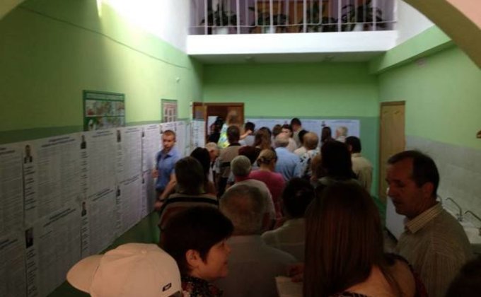 В Киеве с утра аншлаги на избирательных участках
