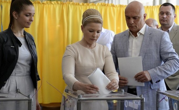 Как голосовали кандидаты, Яценюк и Турчинов: фоторепортаж