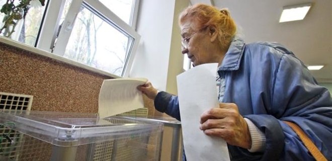 В Луганской области выборы проходят только в двух из 12 округов - Фото