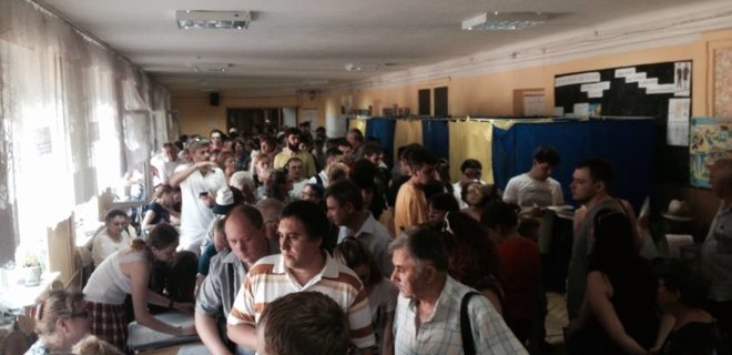 На выборах в Киеве образовались двухчасовые очереди  - Фото
