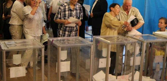 Киевляне смогут проголосовать после 20:00, если заняли очередь - Фото