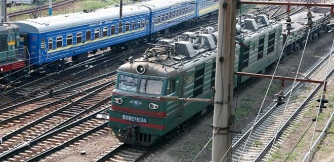 Движение поездов на взорванном участке на Луганщине возобновилось - Фото