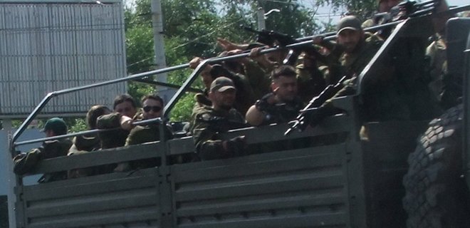 В аэропорт Донецка прибыло подкрепление для террористов - Фото