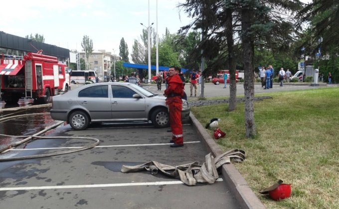 Дворец спорта в Донецке серьезно пострадал от пожара: фото