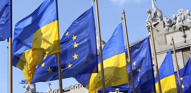 ЕС предлагает Украине начать вторую фазу визовой либерализации - Фото