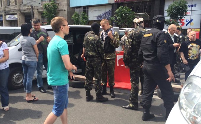 Батальон Донбасс собрал на Майдане четыре автобуса добровольцев