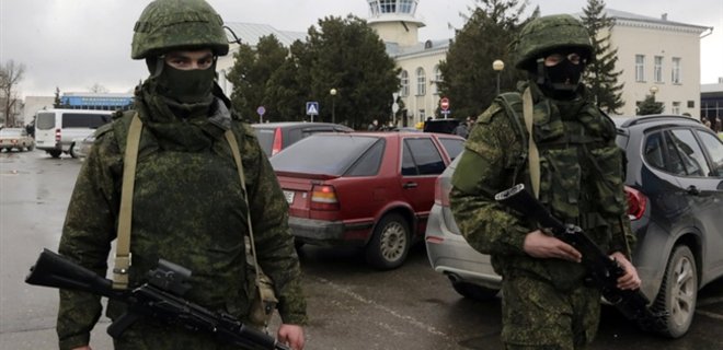 В Крыму сепаратисты задержали и избили двух журналистов - Фото