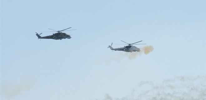 Селезнев: Боевики обстреляли два вертолета с украинскими военными - Фото
