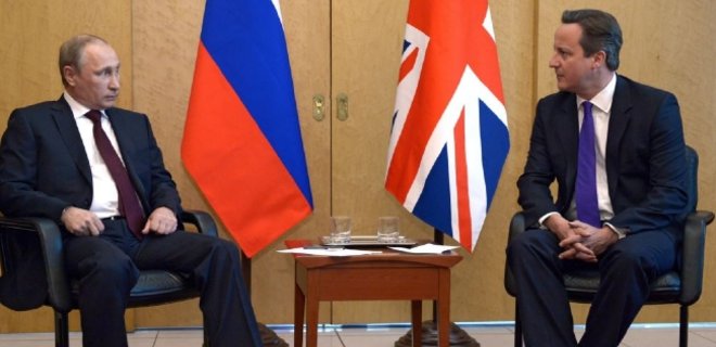 Кэмерон и Путин встретились в аэропорту без рукопожатия - Фото
