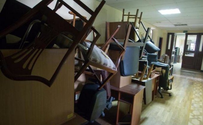 Новое место работы Кличко: разбитые стены и мебель (фото из КГГА)
