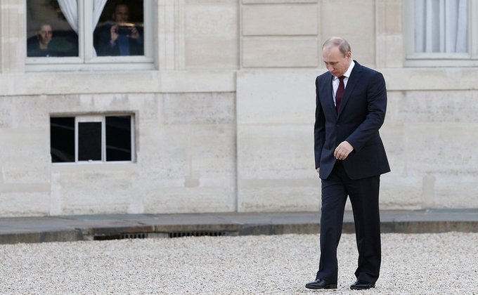 Путину устроили проукраинский прием в Нормандии: фото встреч
