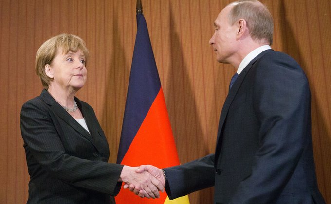 Путину устроили проукраинский прием в Нормандии: фото встреч