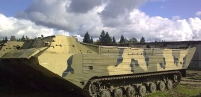 Неизвестные украли три гусеничных транспортера ПТС-2 в Луганске  - Фото