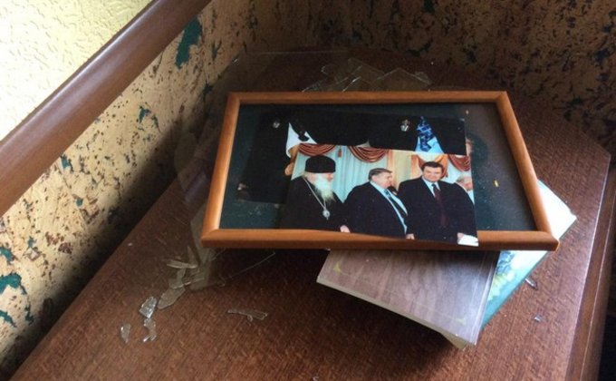 Обнародованы фото разграбленной дачи Януковича на Азовском море