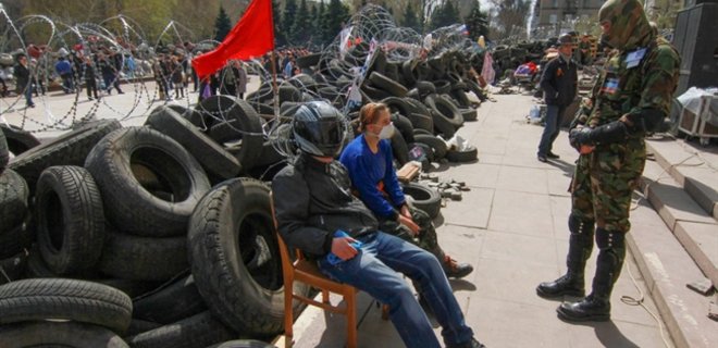 Движение по улицам Донецка до сих пор заблокировано - Фото