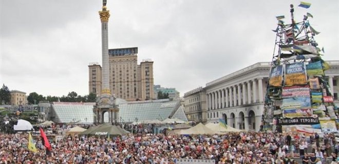 Майдан объявил сухой закон и требует запрета торговли на площади - Фото