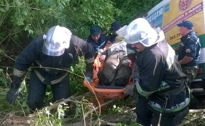 В Хмельницком автобус упал в реку: один погибший, 30 пострадавших