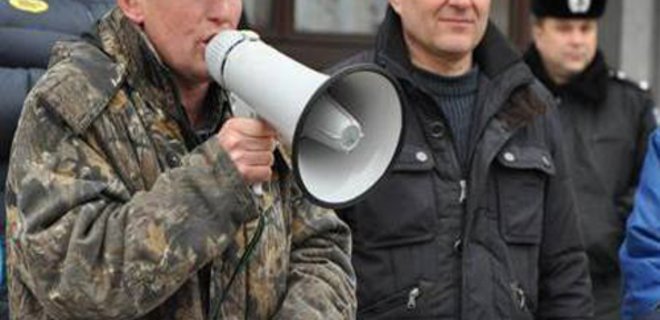 В Луганске активист после плена у террористов попал в реанимацию - Фото