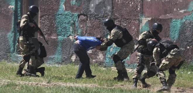 В Мариуполе в ходе операции ранены четыре бойца Нацгвардии - Фото