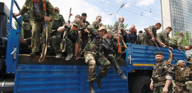 В Донецке террористы захватили здания Миндоходов и Нацбанка - СМИ - Фото
