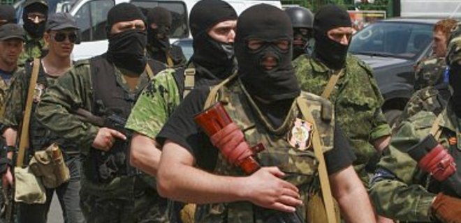 Боевики грабят общежития милицейского вуза в Луганске - Фото