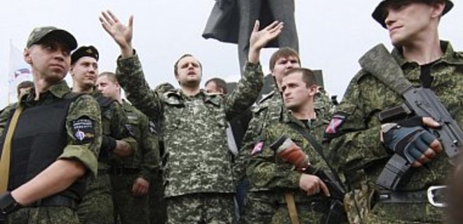 На Луганщине террористы разоружили милиционеров в райотделе - Фото