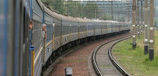 В Донбассе возобновили движение поездов на 7 подорванных участках - Фото