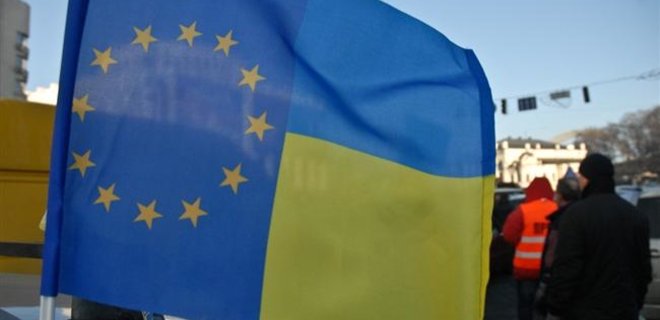 Украинцы поддерживают вступление страны в ЕС и НАТО - опрос - Фото