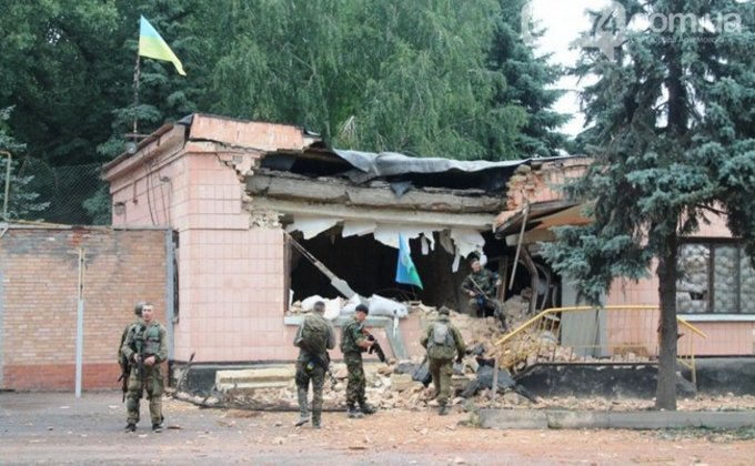 Боевики стреляли из танка по воинской части: фото из Артемовска