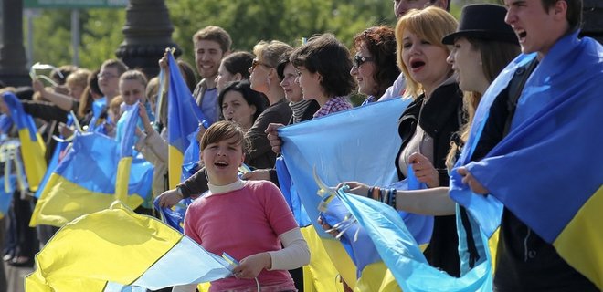 В Харькове активисты провели флешмоб против сепаратизма - Фото