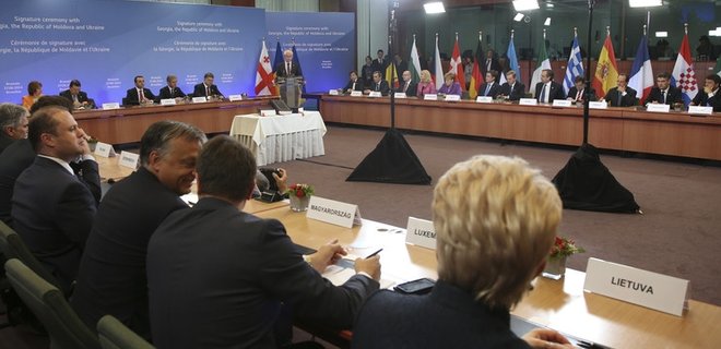 Совет ЕС сегодня оценит выполнение РФ требований по деэскалации  - Фото