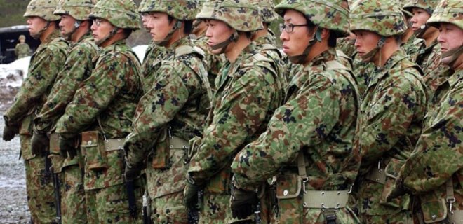 Правительство Японии разрешило применять армию за рубежом - Фото