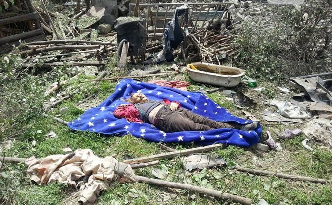 Фото из обстрелянного террористами поселка: разрушения и жертвы