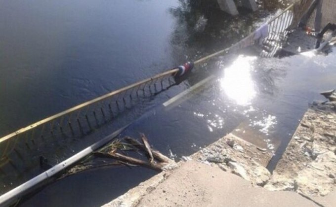 Взорванный мост через Северский Донец: фото последствий