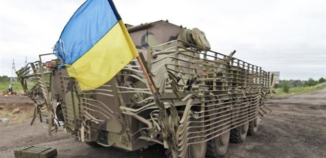 Порошенко поручил поднять флаг Украины над Славянском - Фото