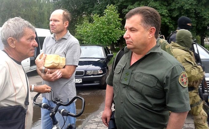 Жители Славянска получают первую гуманитарную помощь