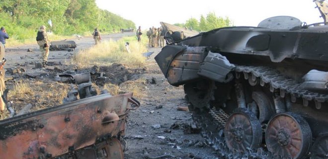 Авиация уничтожила два танка террористов в Луганске  - Фото