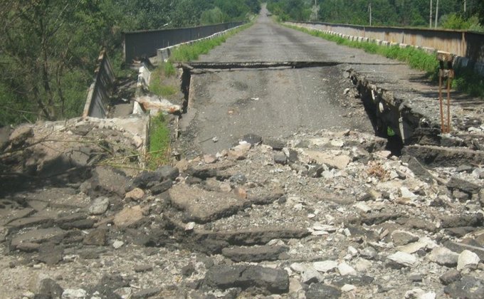 В Донецкой области взорвали мост через Северский Донец 