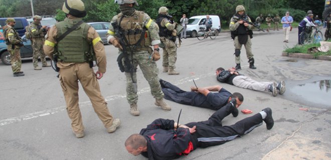 В Славянске бойцы АТО задержали боевиков в гражданском - Фото