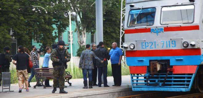 В Славянск начали ходить поезда  - Фото